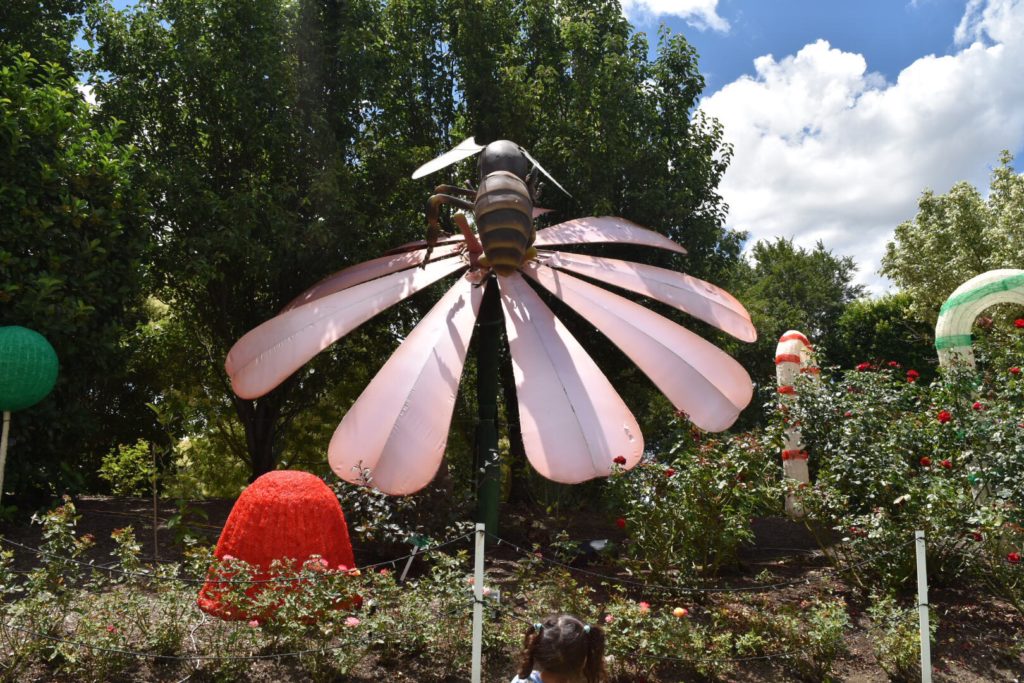 Bee at Mega Creatures