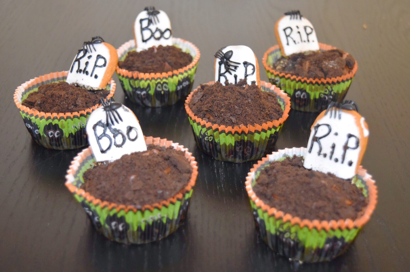 Graveyard Cupcakes